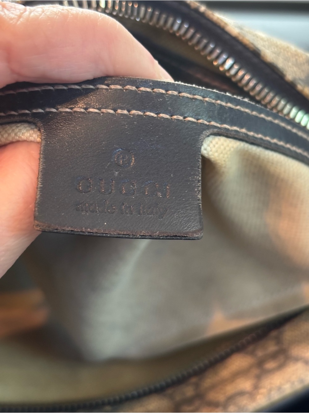 Authentic Gucci GG Supreme Coated Canvas Messenger Bag - Picture 11 of 14